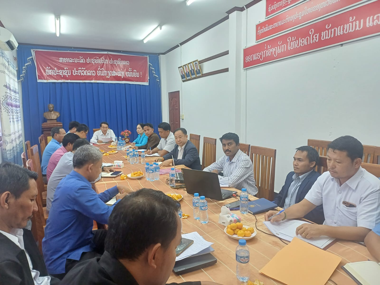 South Laos, Department of Energy officials, Solar power plant approval discussion